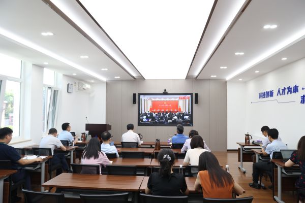 中心組學習1.jpg 中心組學習1.jpg